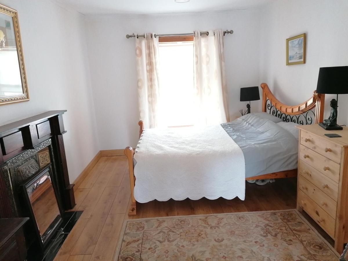Ferguson'S Traditional Townhouse Dunkineely ภายนอก รูปภาพ
